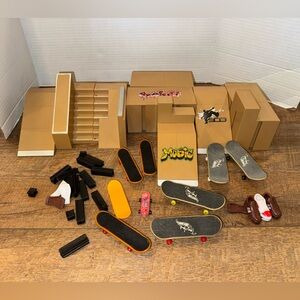 Customized Fingerboard Skate Park Kit w/ Several Mini Skateboard & Accessories